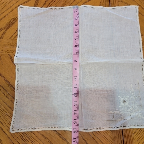 Bundle of Miscellaneous Vintage Linens & Lace - Picture 10 of 12